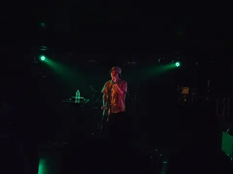 P1066768
